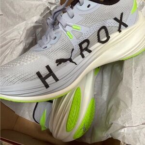 Puma Light Gray Running Sneakers with Neon Green Accents